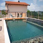 度假居 Bali - Aladinici *