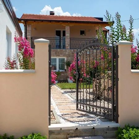 Bali - Aladinici Ferienhaus *
