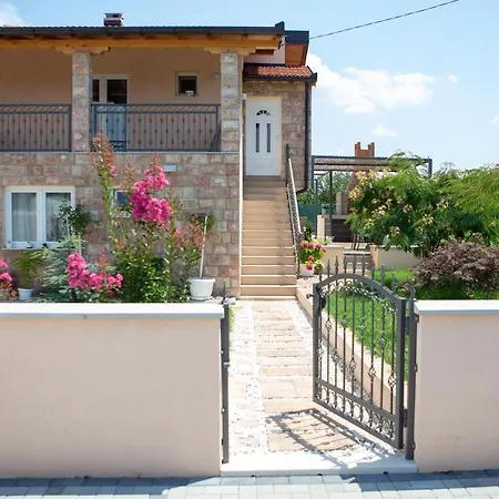 Bali - Aladinici Stolac